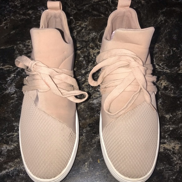 lancer lace up sneaker